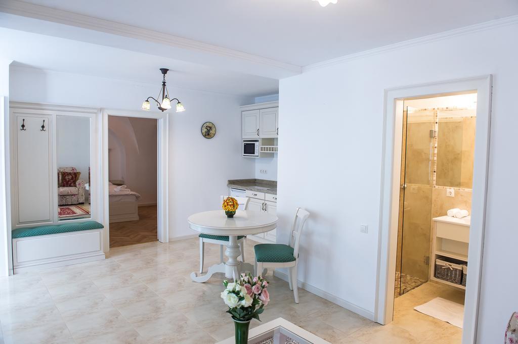 Baroc Apartments & Studio Sibiu Bagian luar foto