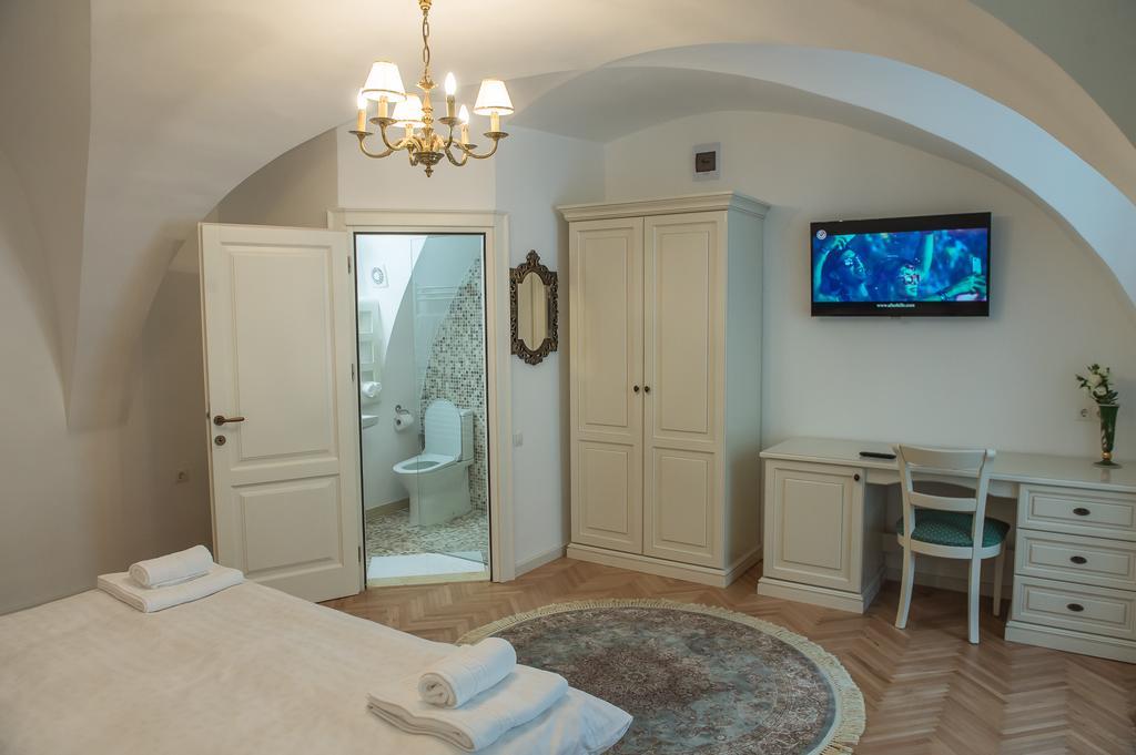 Baroc Apartments & Studio Sibiu Bagian luar foto