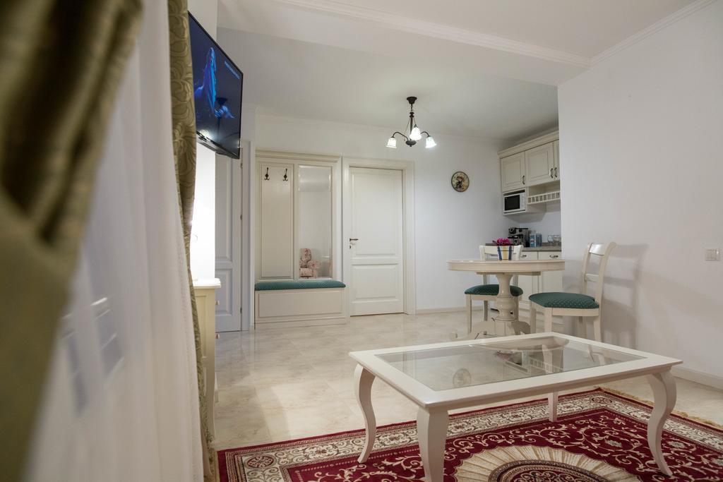 Baroc Apartments & Studio Sibiu Bagian luar foto