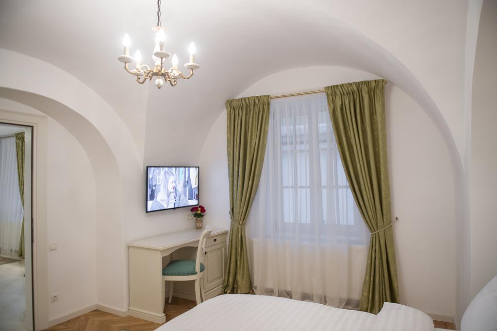 Baroc Apartments & Studio Sibiu Bagian luar foto