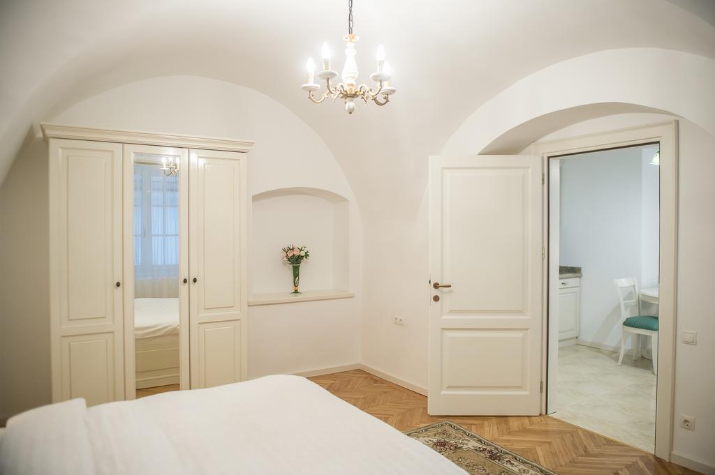 Baroc Apartments & Studio Sibiu Bagian luar foto