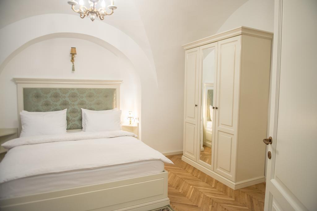 Baroc Apartments & Studio Sibiu Bagian luar foto
